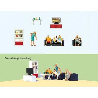 Familie beim Fernsehen - Wohnzimmereinrichtung