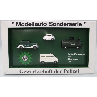 Sonderpackung der GdP: Mit 4 exklusiven Polizeifahrzeugen: VW T1b Lautsprecherwagen Polizei, dunkelgrün (Brekina 325662), BMW Isetta Polizei Bayern,