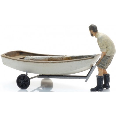 Segelboot Optimist auf Anhänger mit Figur