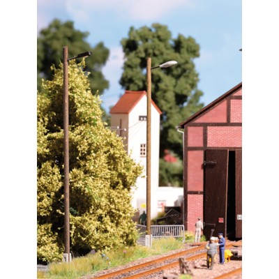 Bahnhofsleuchte, weß, eckig, Leuchte mit Holzmast, Fertigmodell