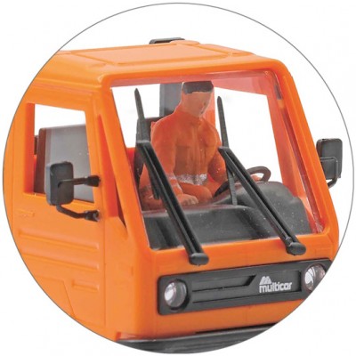 Multicar M26 mit Fahrer, Pritsche, orange, Baujahr 1991