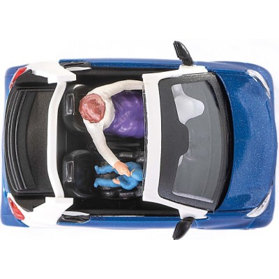 Smart Fortwo Cabrio mit Fahrerin und Kindersitz, Baujahr 2015