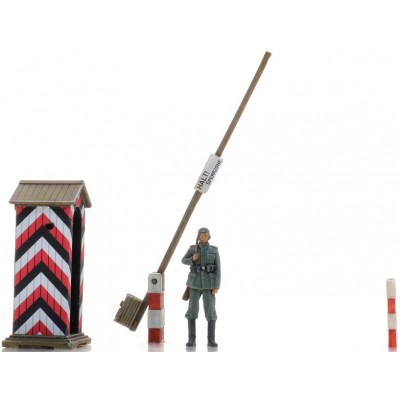Wehrmacht, Schilderhaus & Wachsoldat, mit Schranke, Spur TT