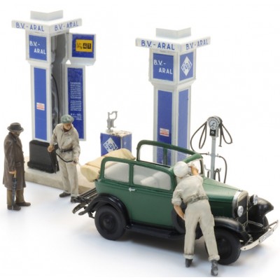An der Tankstelle, Tankwart, 3 Figuren, Spur N