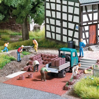 Pflanzsteine und Palisaden, rotbraun