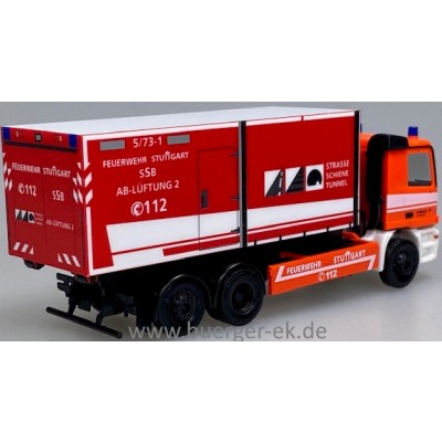 Mercedes-Benz Actros M 96 ohne EU-Symbol, Wechsellader der Berufsfeuerwehr Stuttgart beladen mit Abrollbehälter Strasse Schiene Tunnel 5/73-1