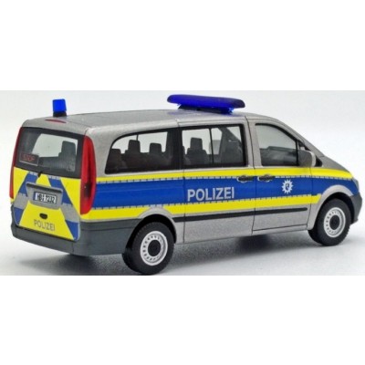 Mercedes-Benz Vito, Polizei Bremen, silber/blau mit leuchtgelbem Streifendesign
