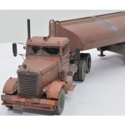 Peterbilt 281 Confidential mit Fruehauf Tankauflieger, Filmauto aus dem Klassiker Duel von Steven Spielberg